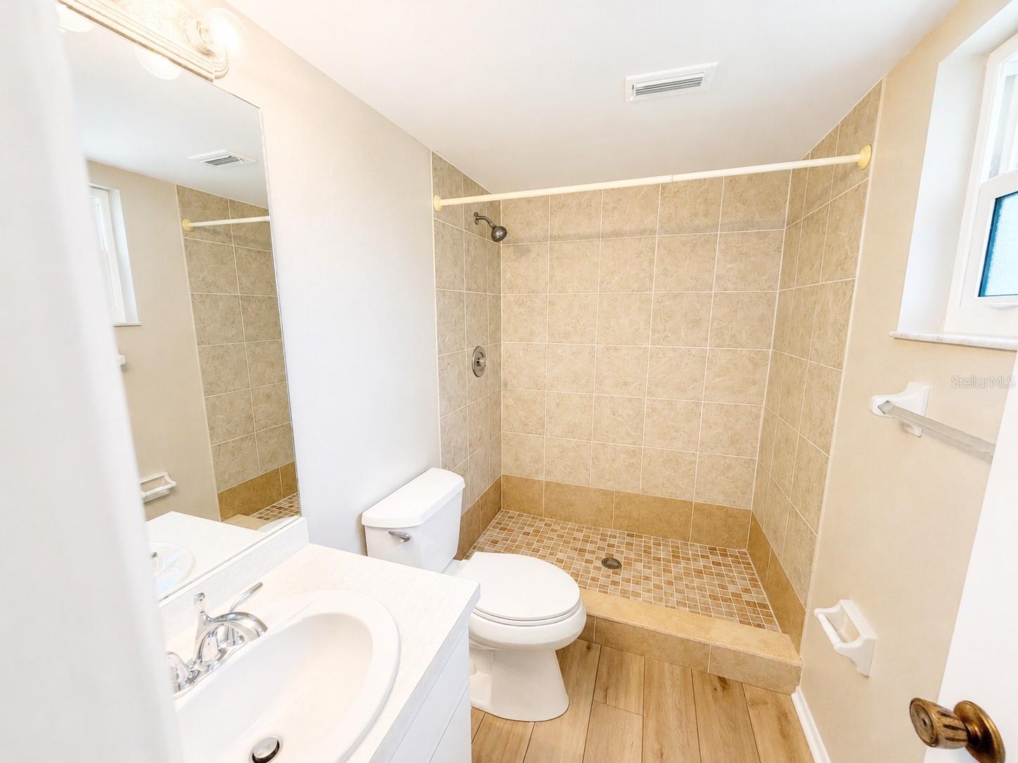 211 Rubens Dr #e Property Photo 16