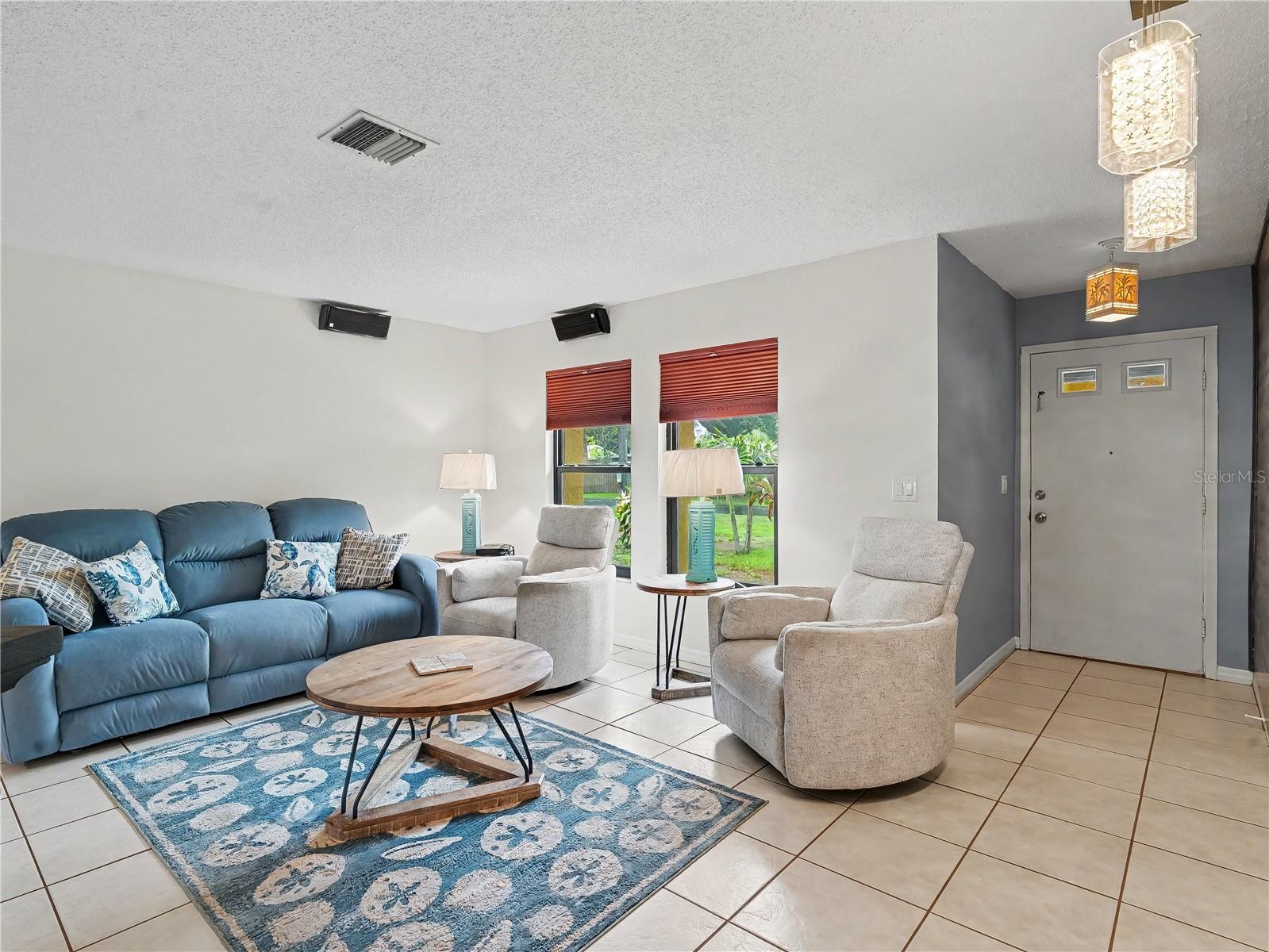 2320 Lake Shore Dr Property Photo 6