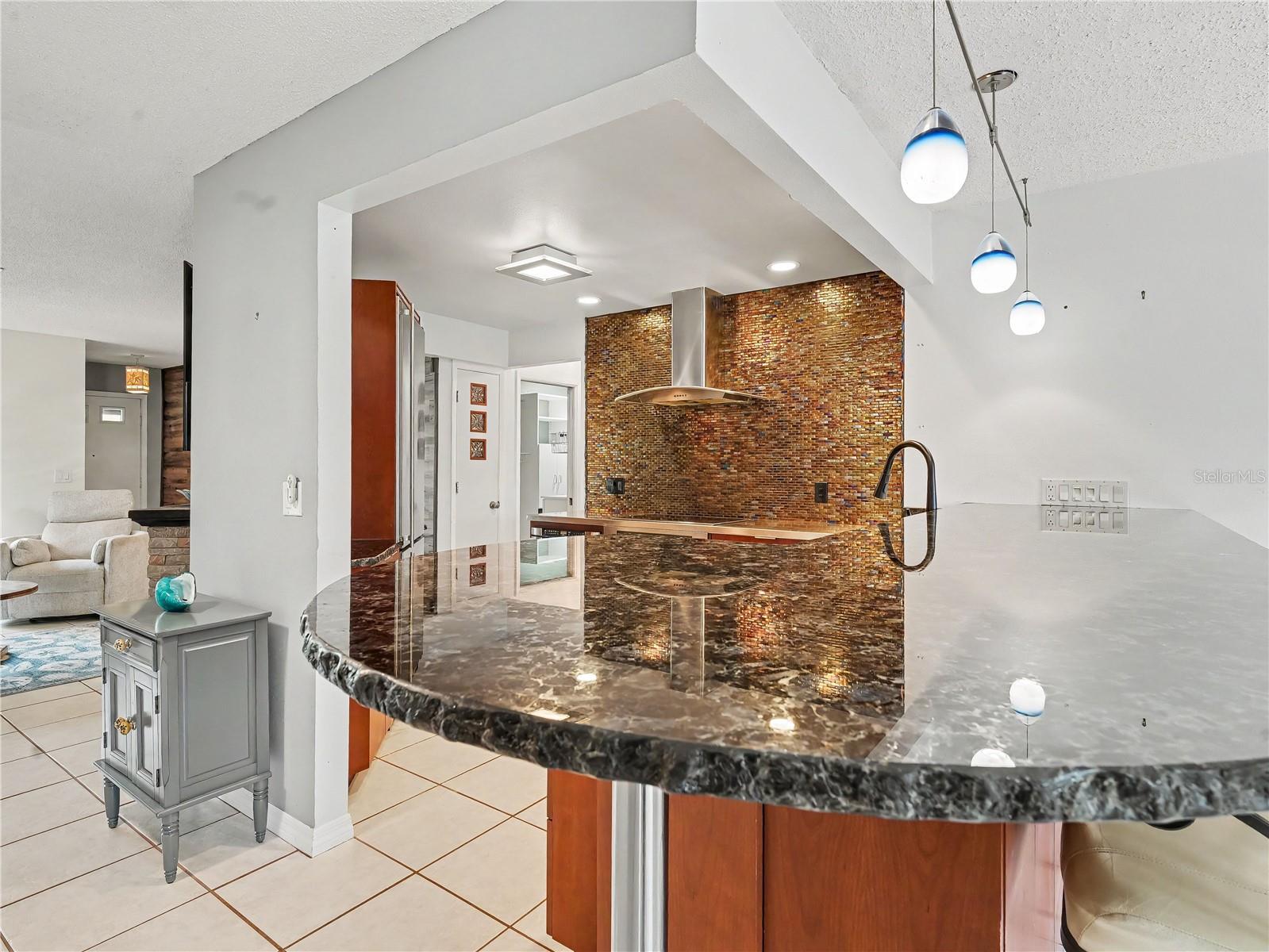 2320 Lake Shore Dr Property Photo 12