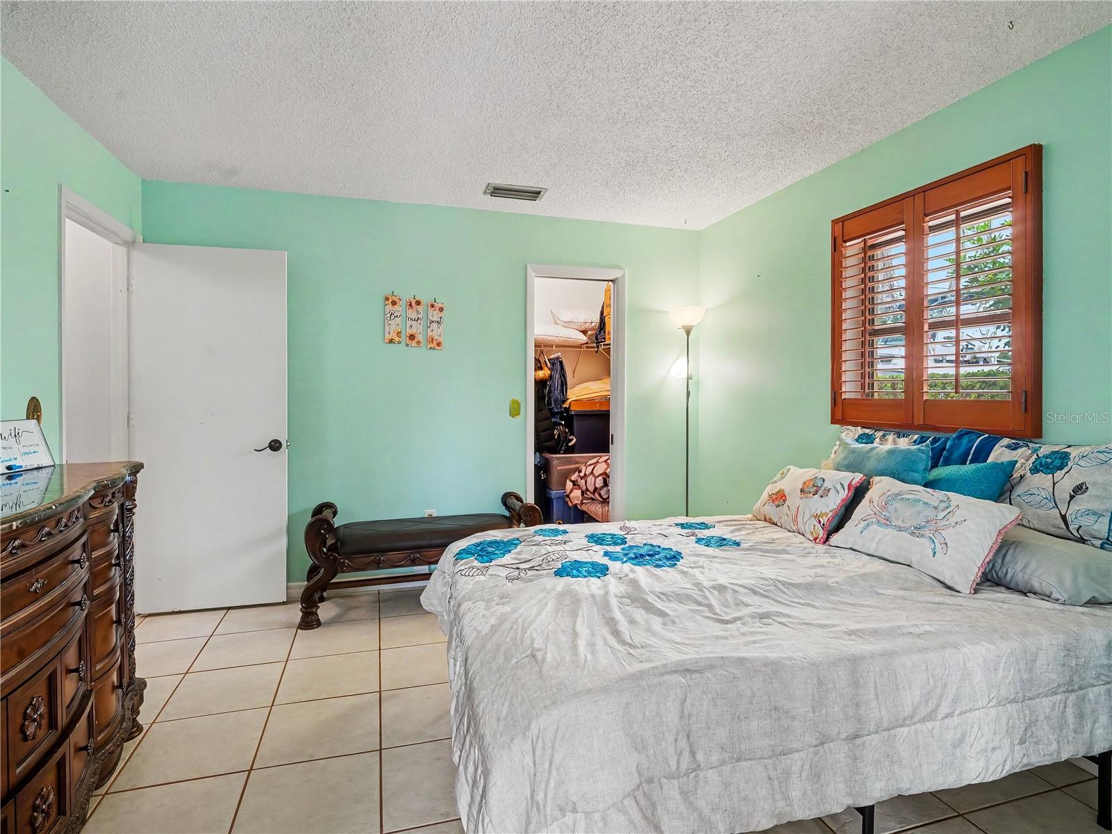 2320 Lake Shore Dr Property Photo 22