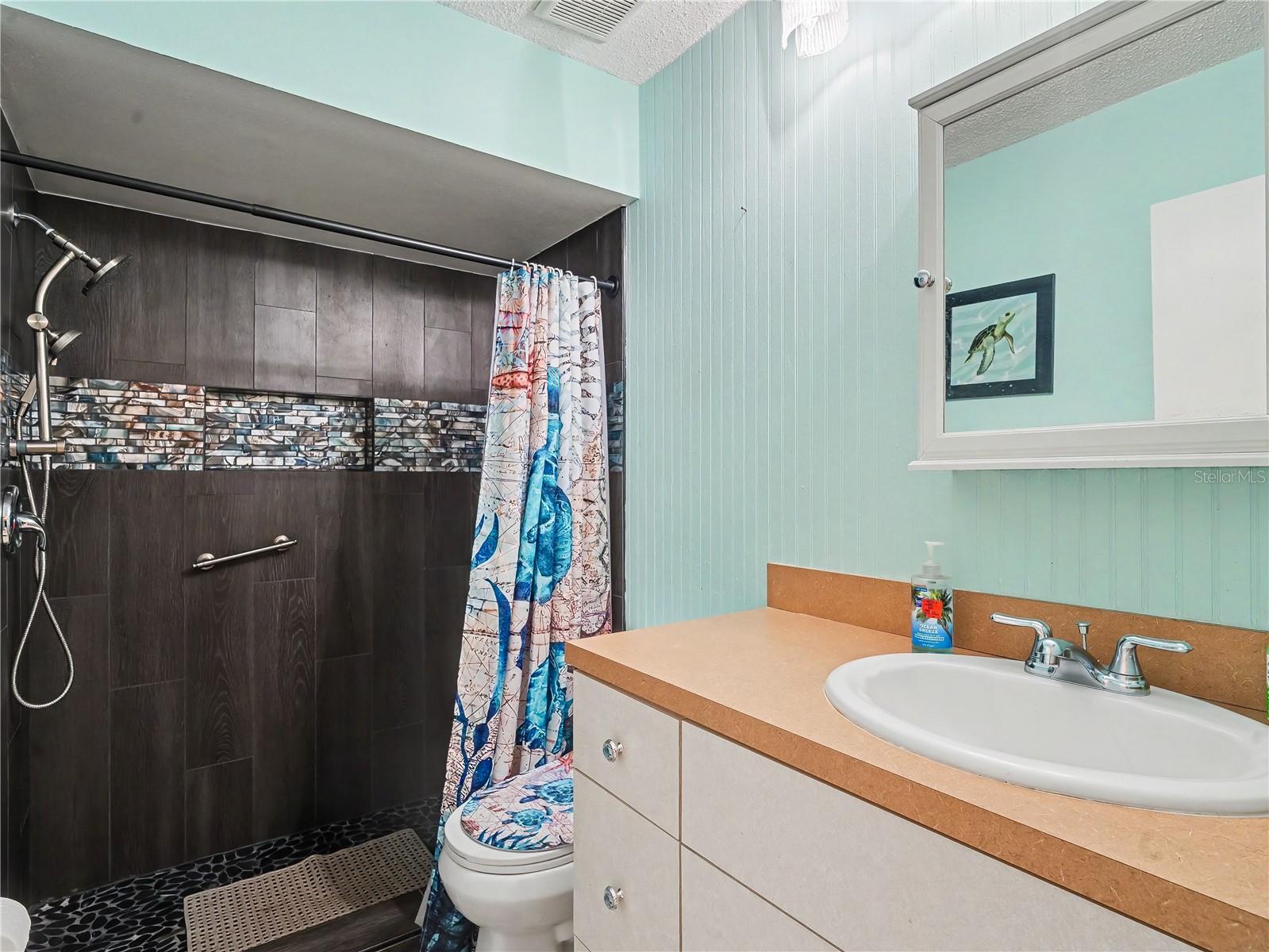 2320 Lake Shore Dr Property Photo 24
