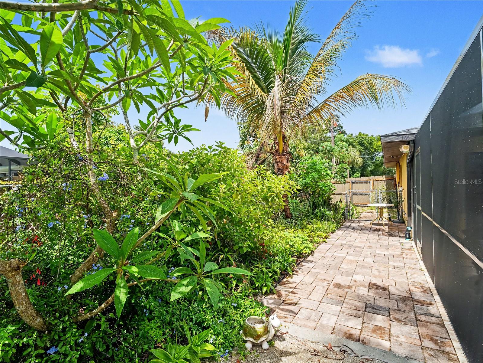 2320 Lake Shore Dr Property Photo 43