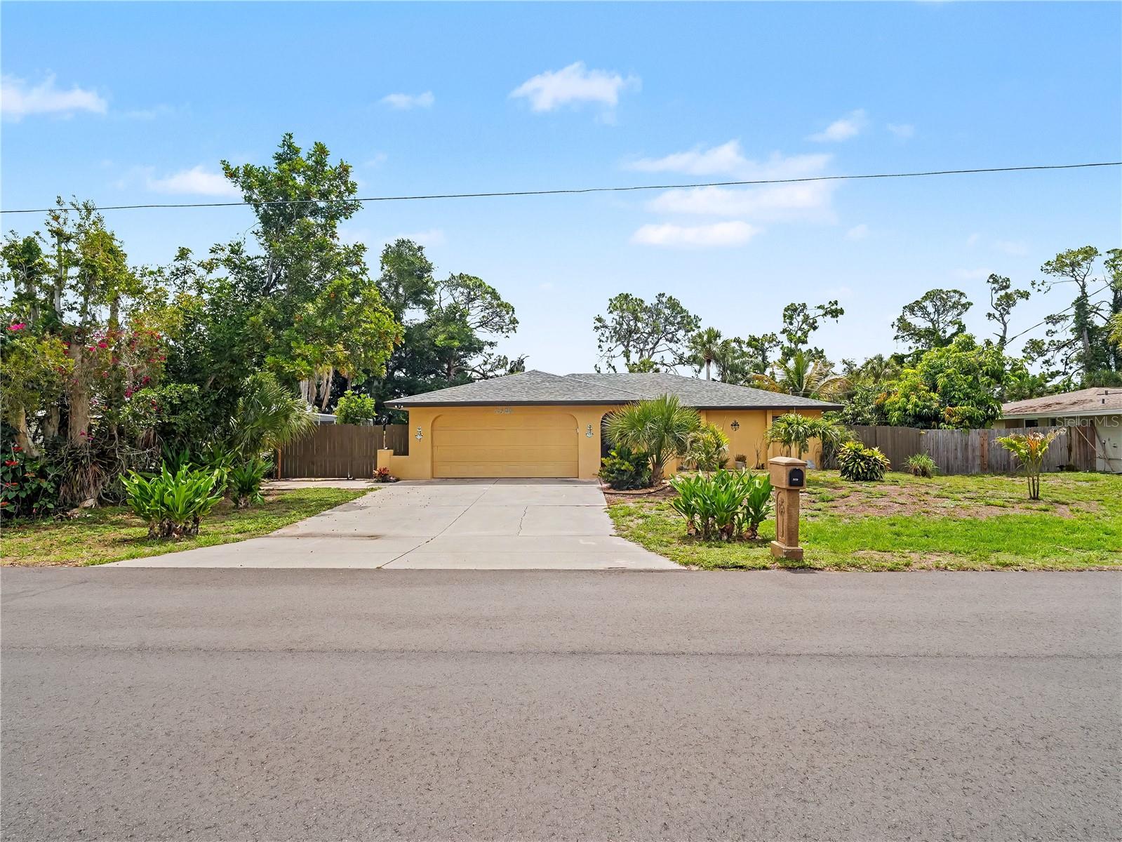 2320 Lake Shore Dr Property Photo 52