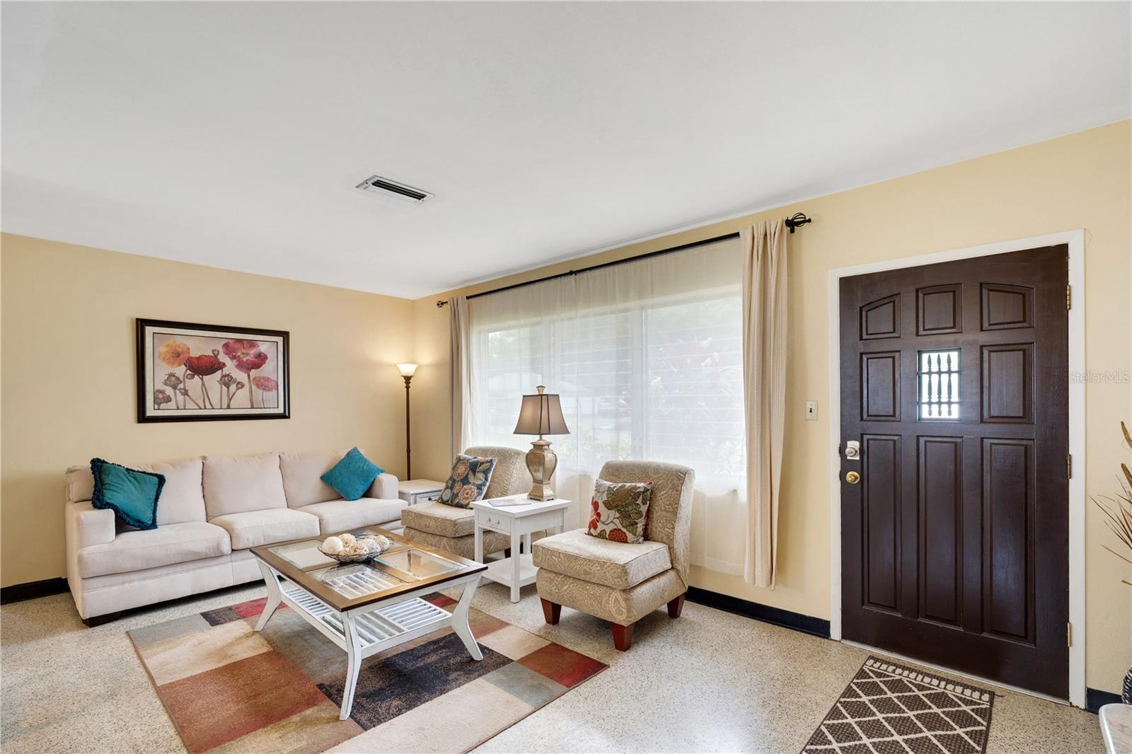 2830 Siesta Dr Property Photo 4