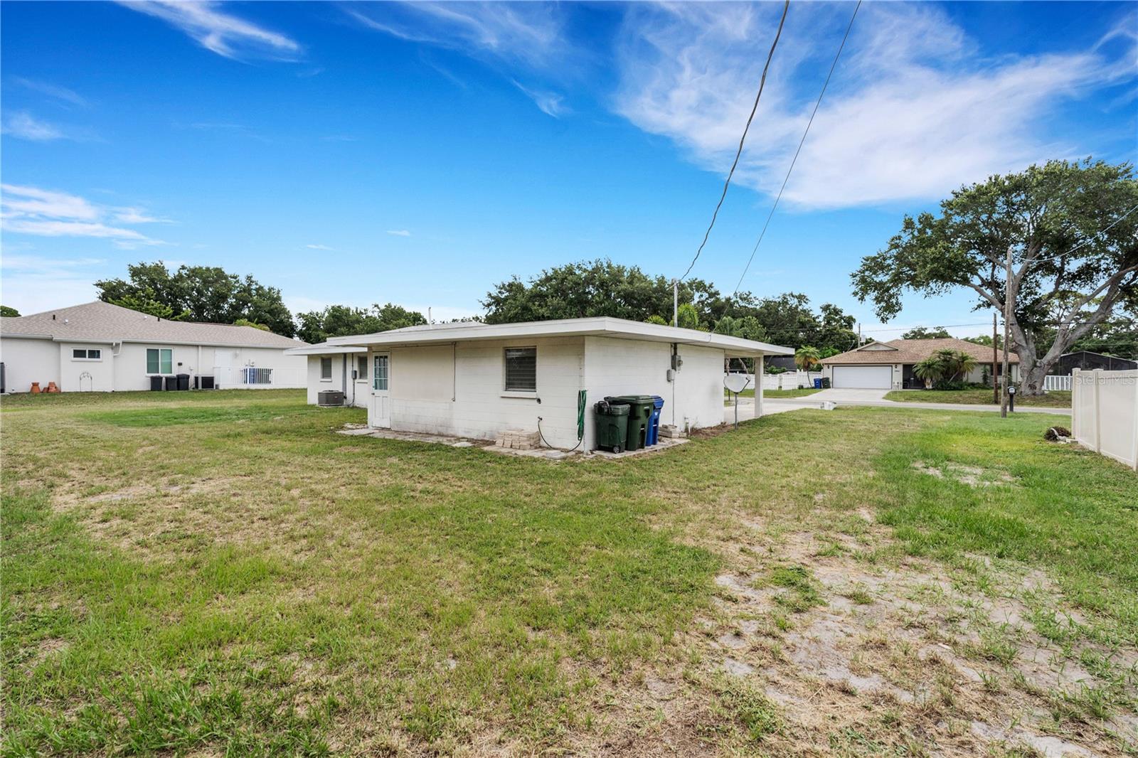 2830 Siesta Dr Property Photo 23