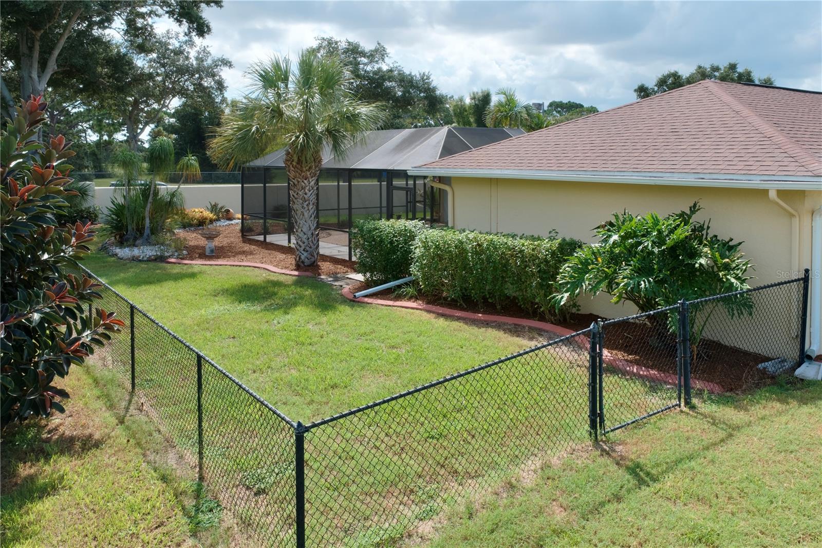 1011 Pine Forest Ct Property Photo 2