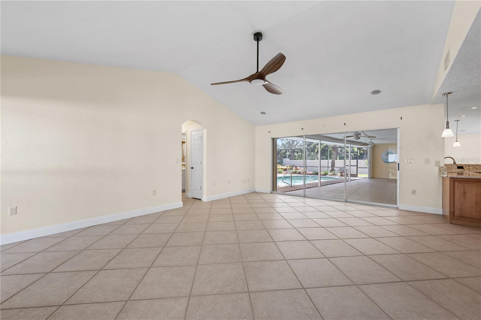 1011 Pine Forest Ct Property Photo 20