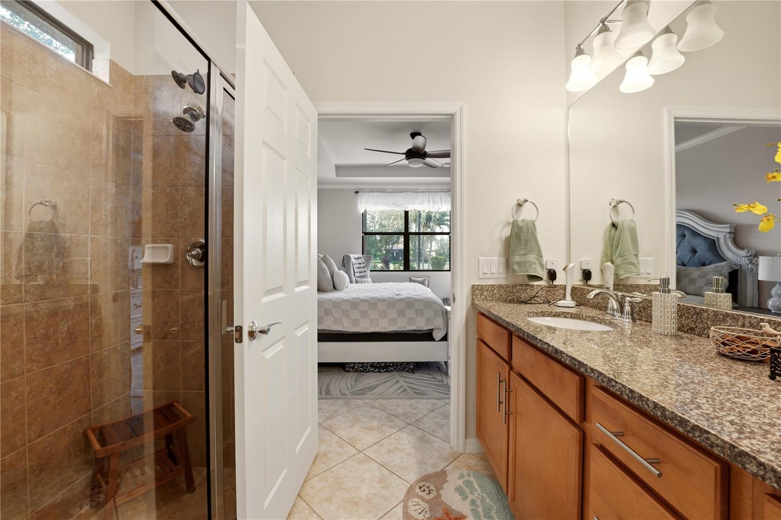 13920 Karina St Property Photo 8