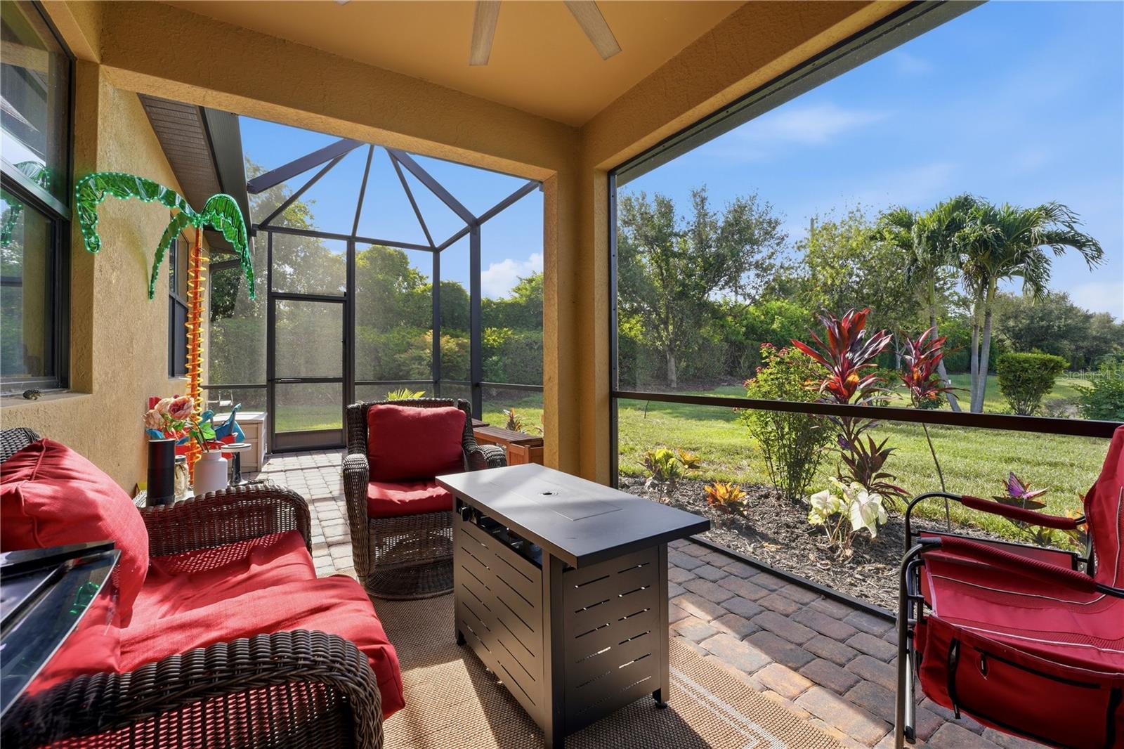13920 Karina St Property Photo 13