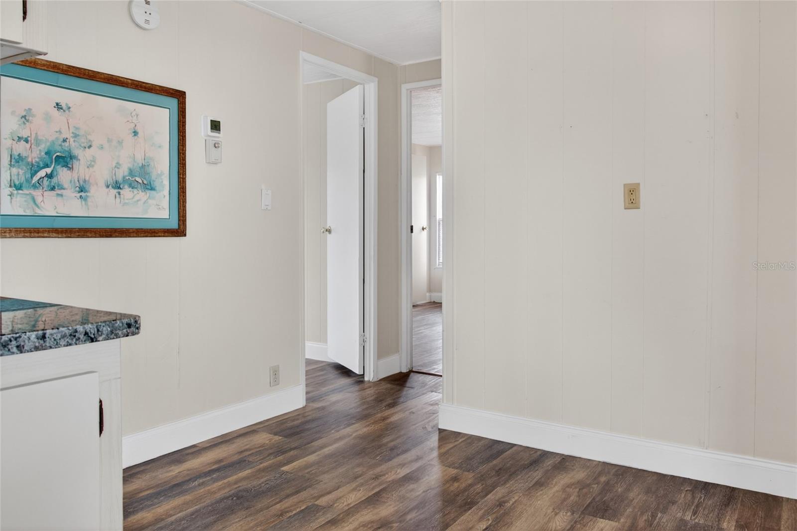 498 Longwood Dr Property Photo 6