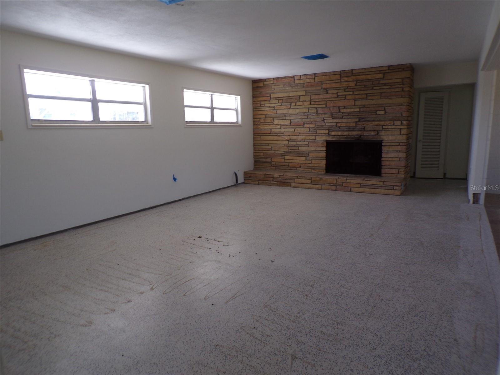 1124 Sunset Dr Property Photo 5