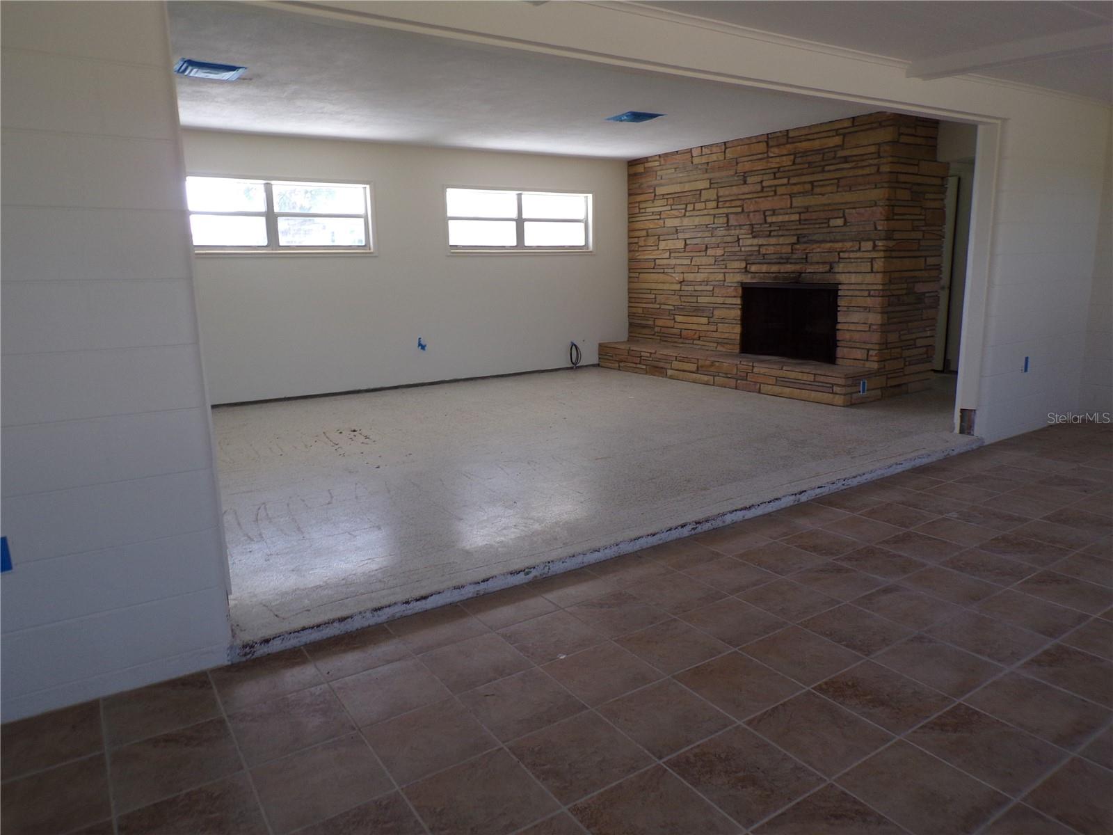 1124 Sunset Dr Property Photo 7