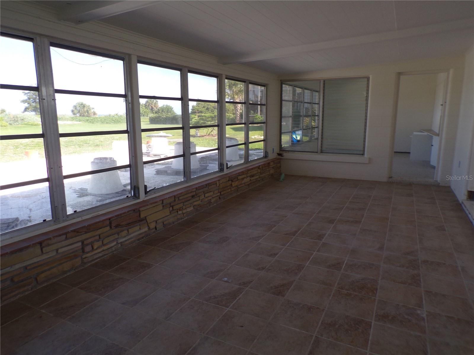 1124 Sunset Dr Property Photo 8