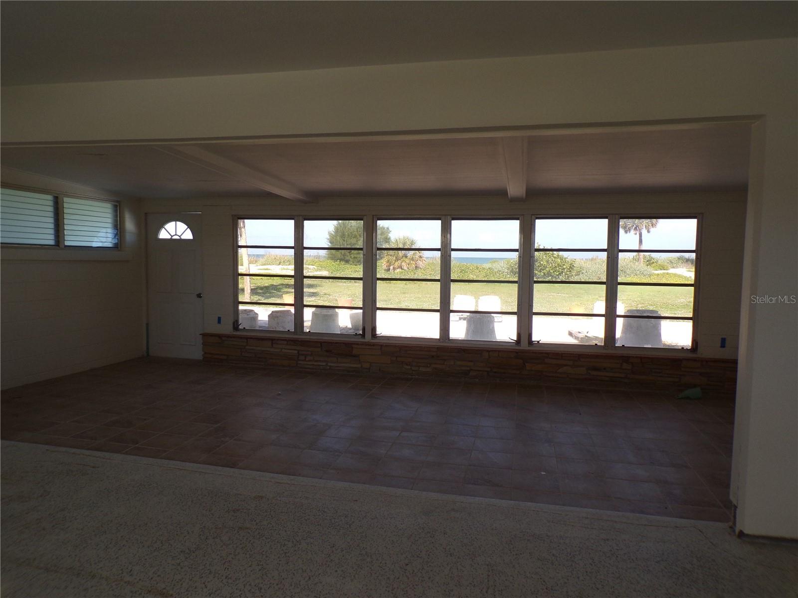 1124 Sunset Dr Property Photo 9