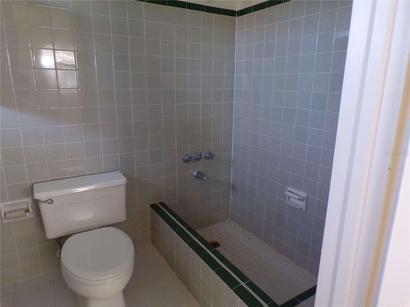 1124 Sunset Dr Property Photo 14