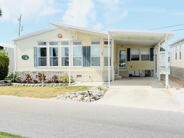 805 S WATERWAY Property Photo 1