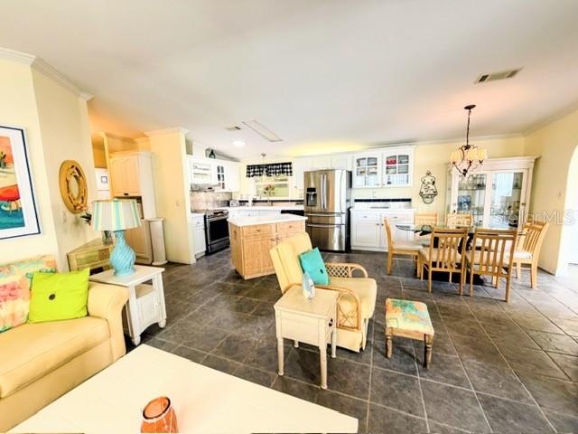 805 S Waterway Property Photo 5