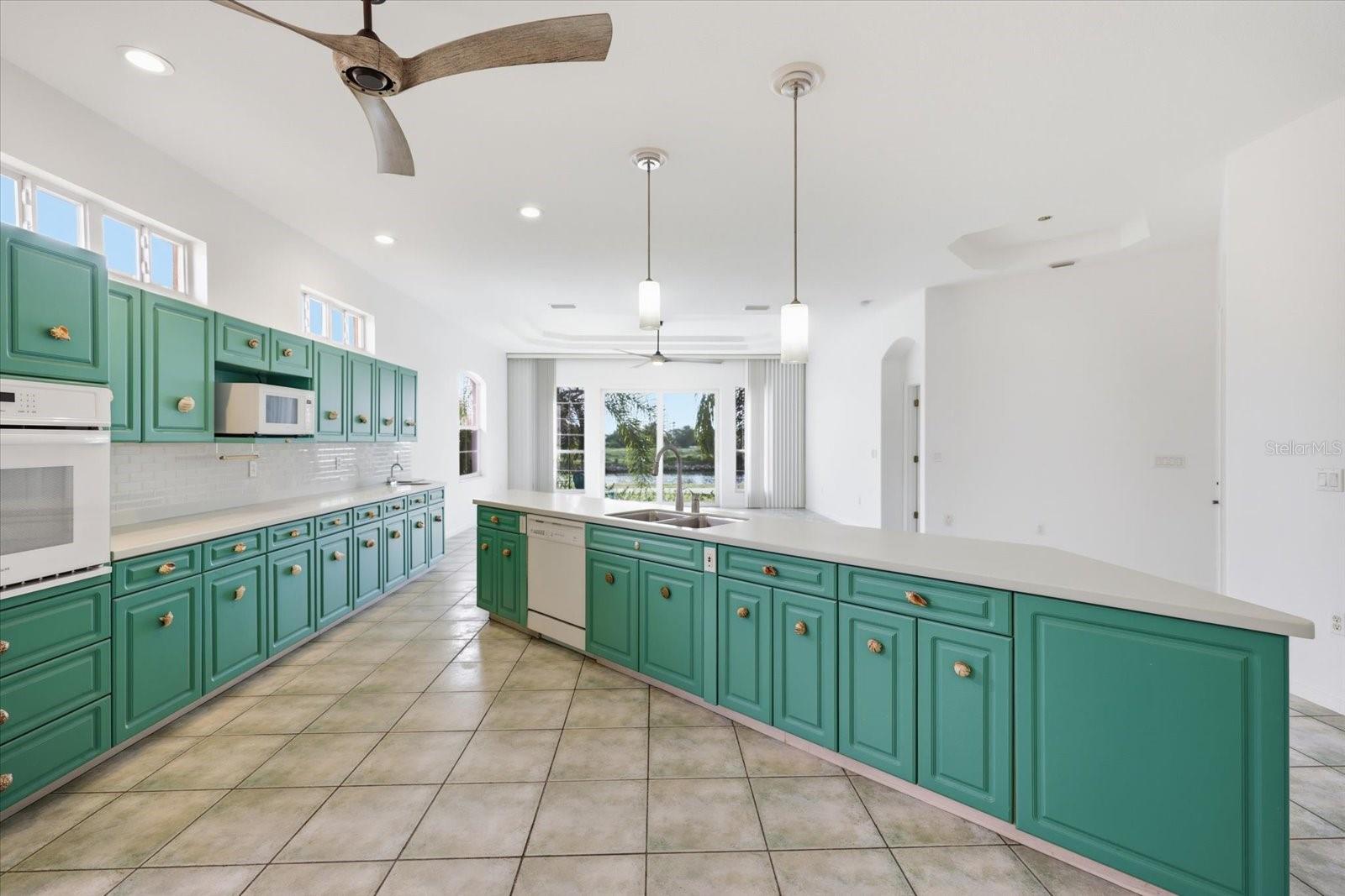 210 Rio Terra Property Photo 11