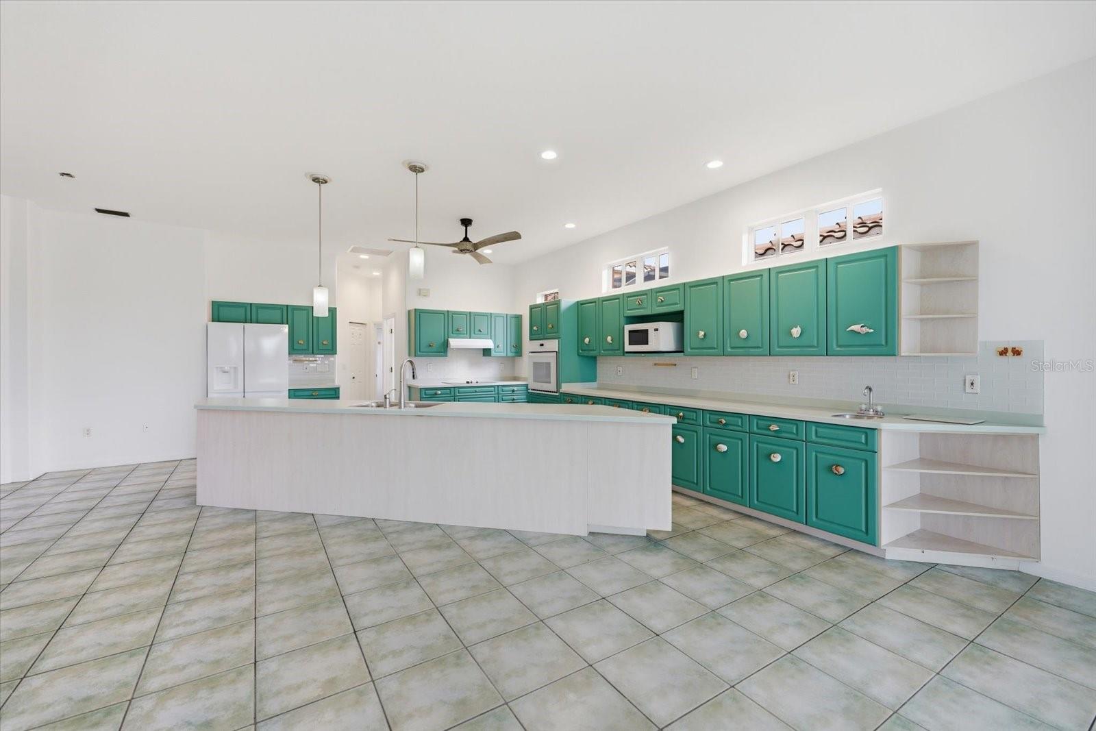 210 Rio Terra Property Photo 14