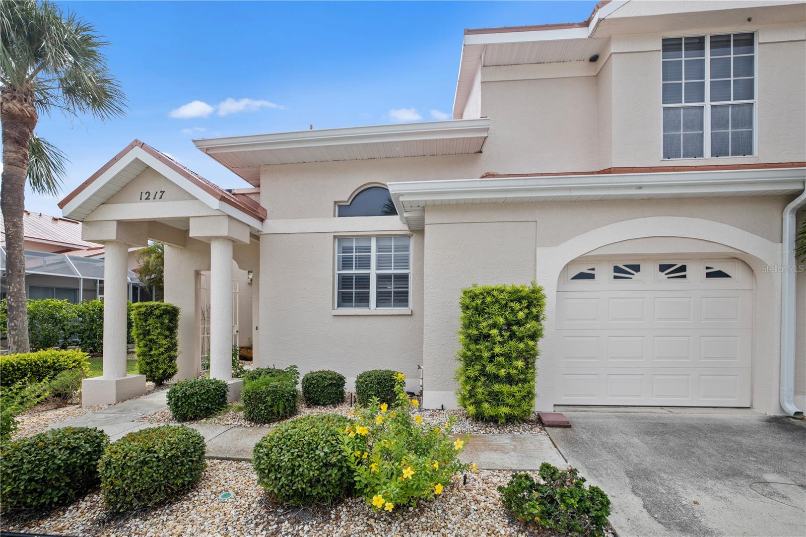 1217 Gorda Cay Ln Property Photo 3