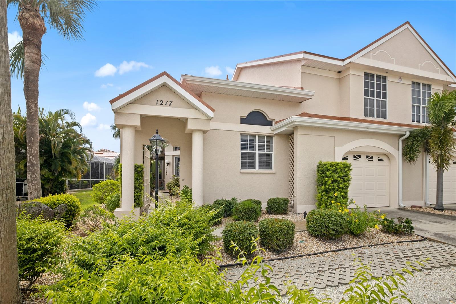 1217 Gorda Cay Ln Property Photo 4
