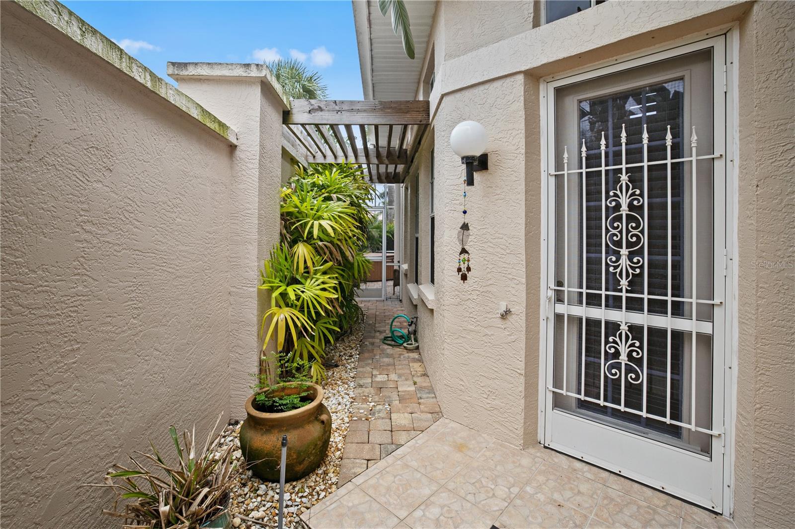 1217 Gorda Cay Ln Property Photo 6