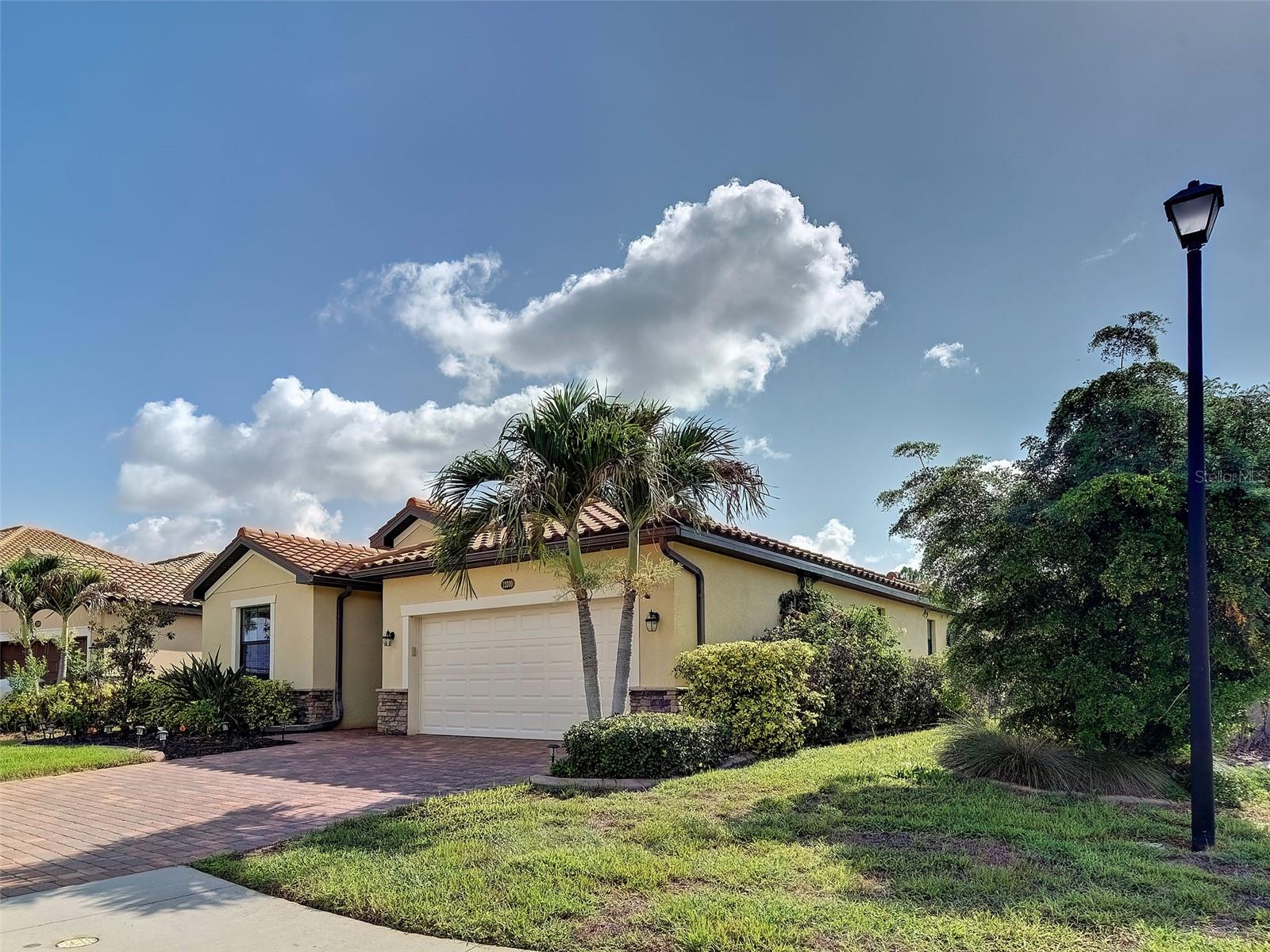 12390 Cinqueterre Dr Property Photo 4