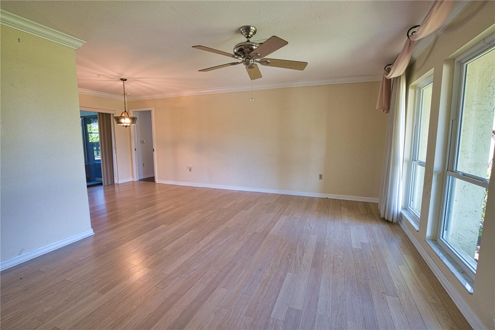 902 Pinehurst Ln Property Photo 6