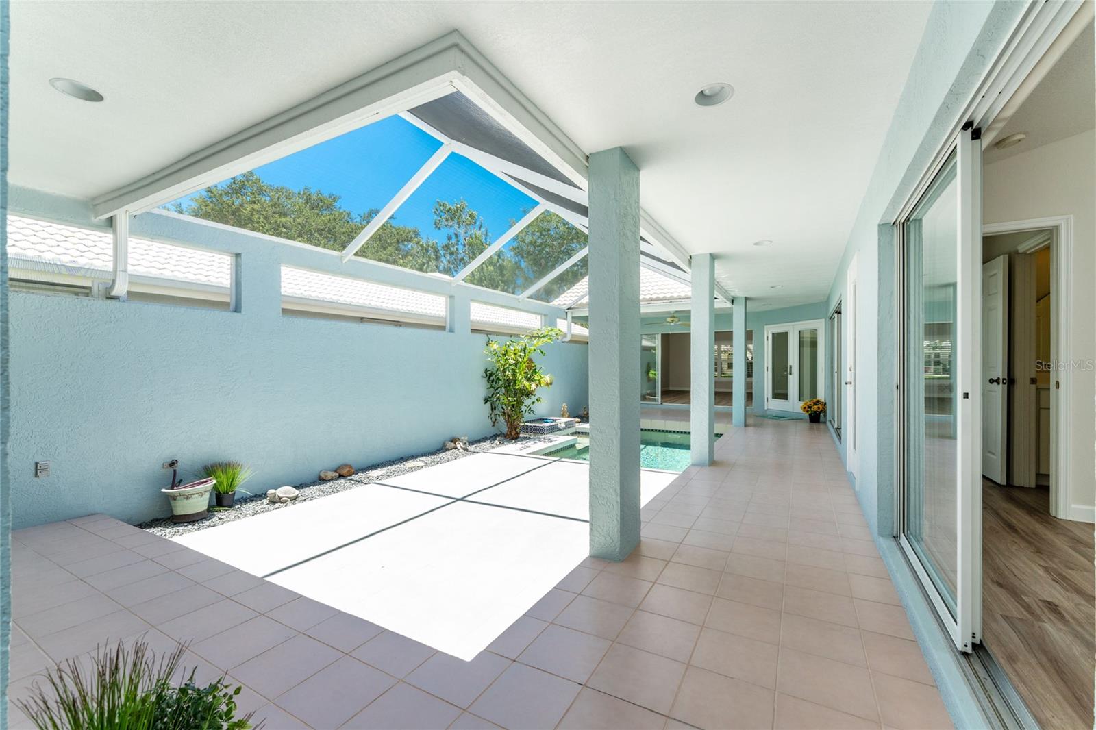 1251 Harbor Town Way Property Photo 2