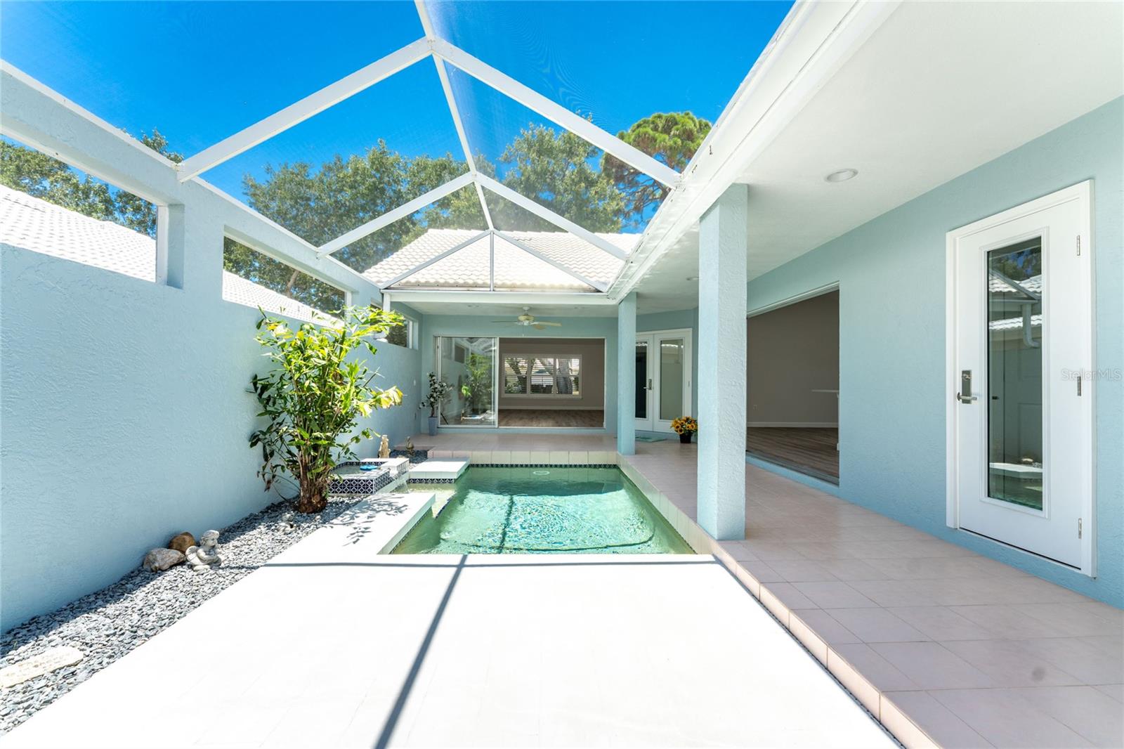 1251 Harbor Town Way Property Photo 4