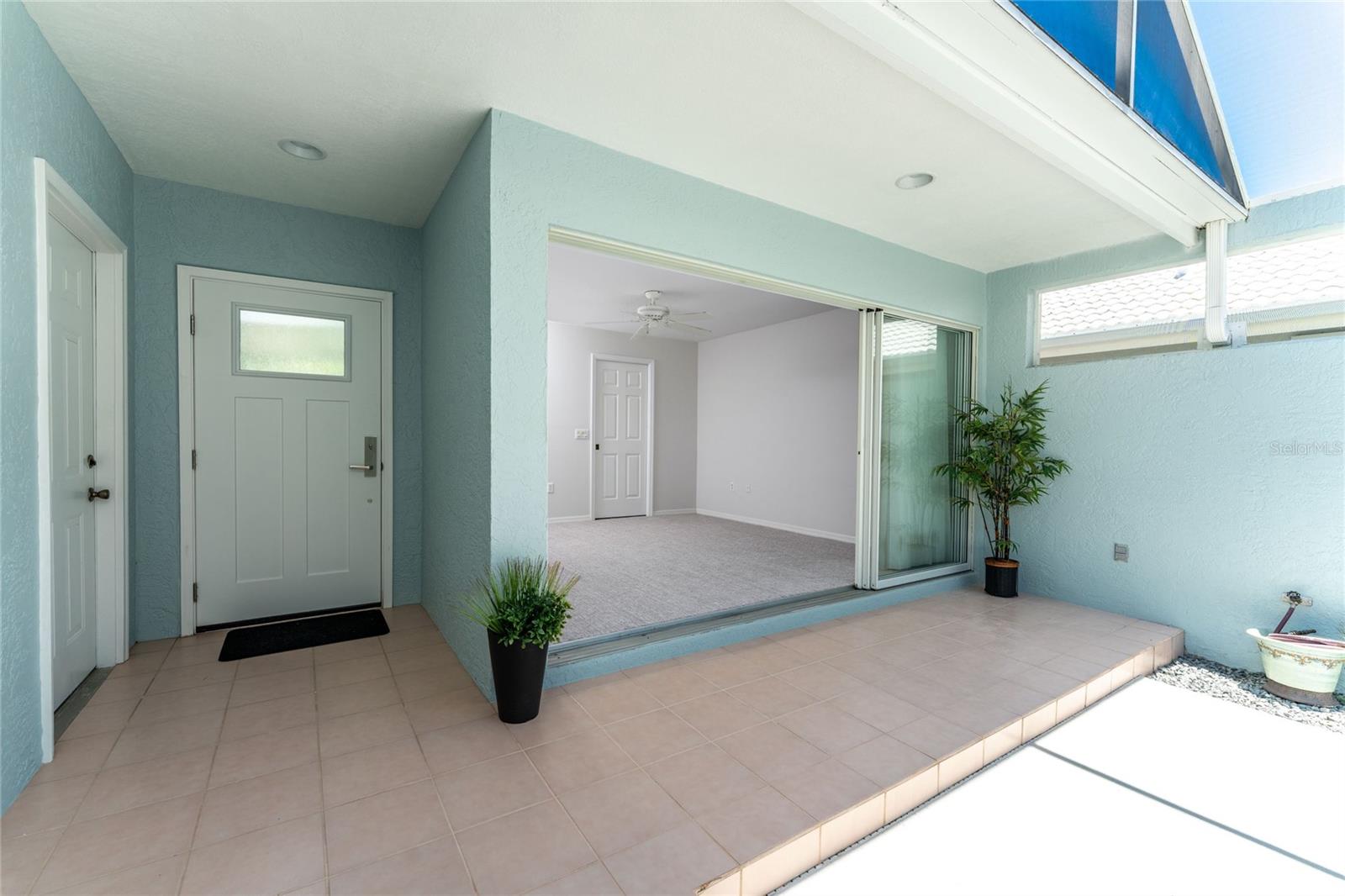 1251 Harbor Town Way Property Photo 6