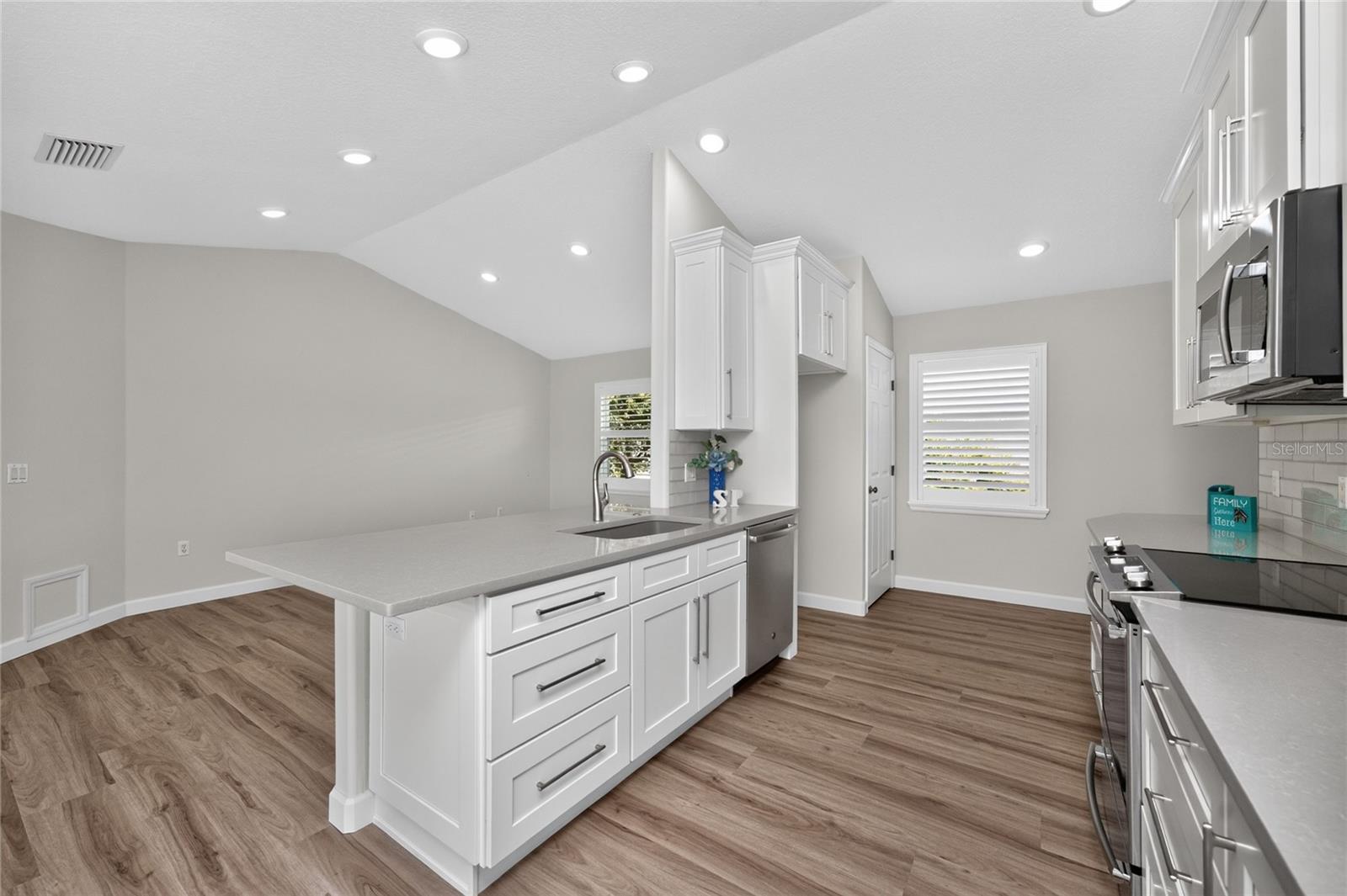 1251 Harbor Town Way Property Photo 11