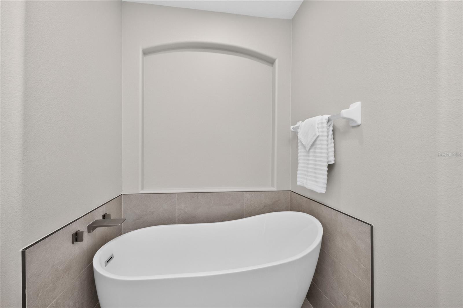 1251 Harbor Town Way Property Photo 23