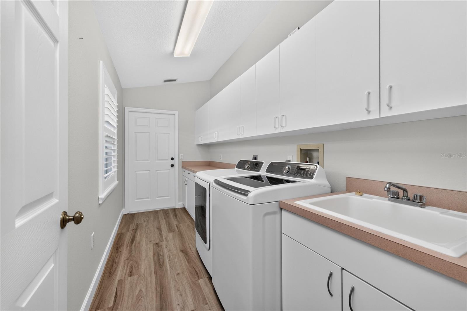 1251 Harbor Town Way Property Photo 38