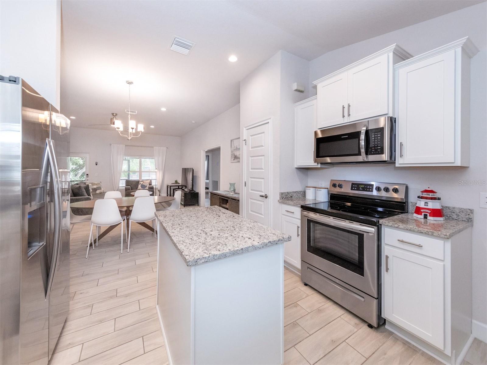 886 Euclid Rd Property Photo 19