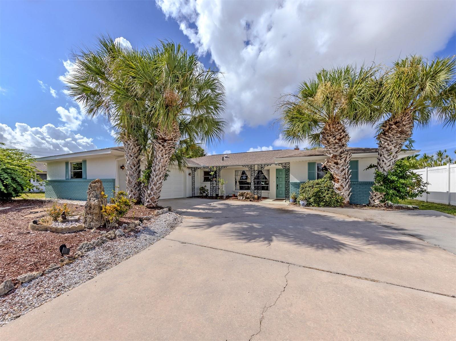 1480 Lakeside Dr Property Photo 1