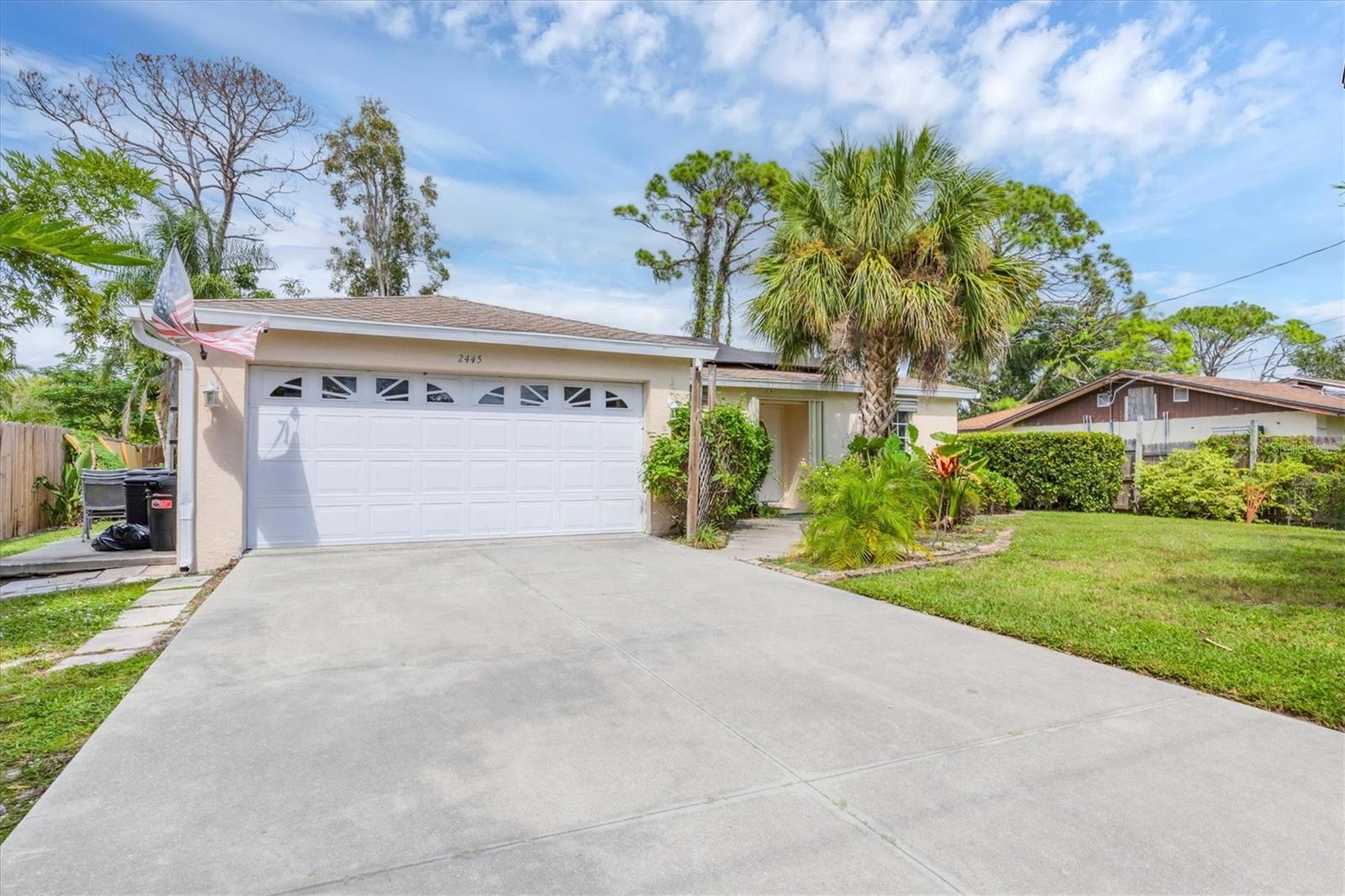 2445 Apache St Property Photo 6