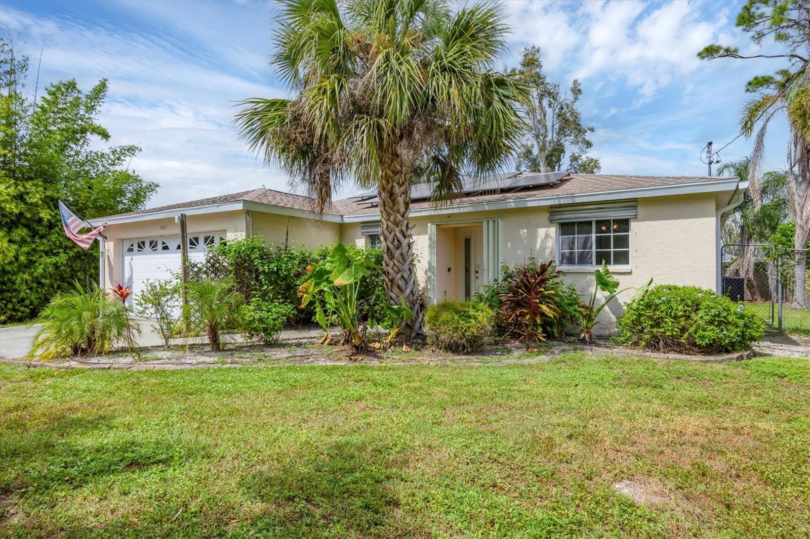 2445 Apache St Property Photo 8