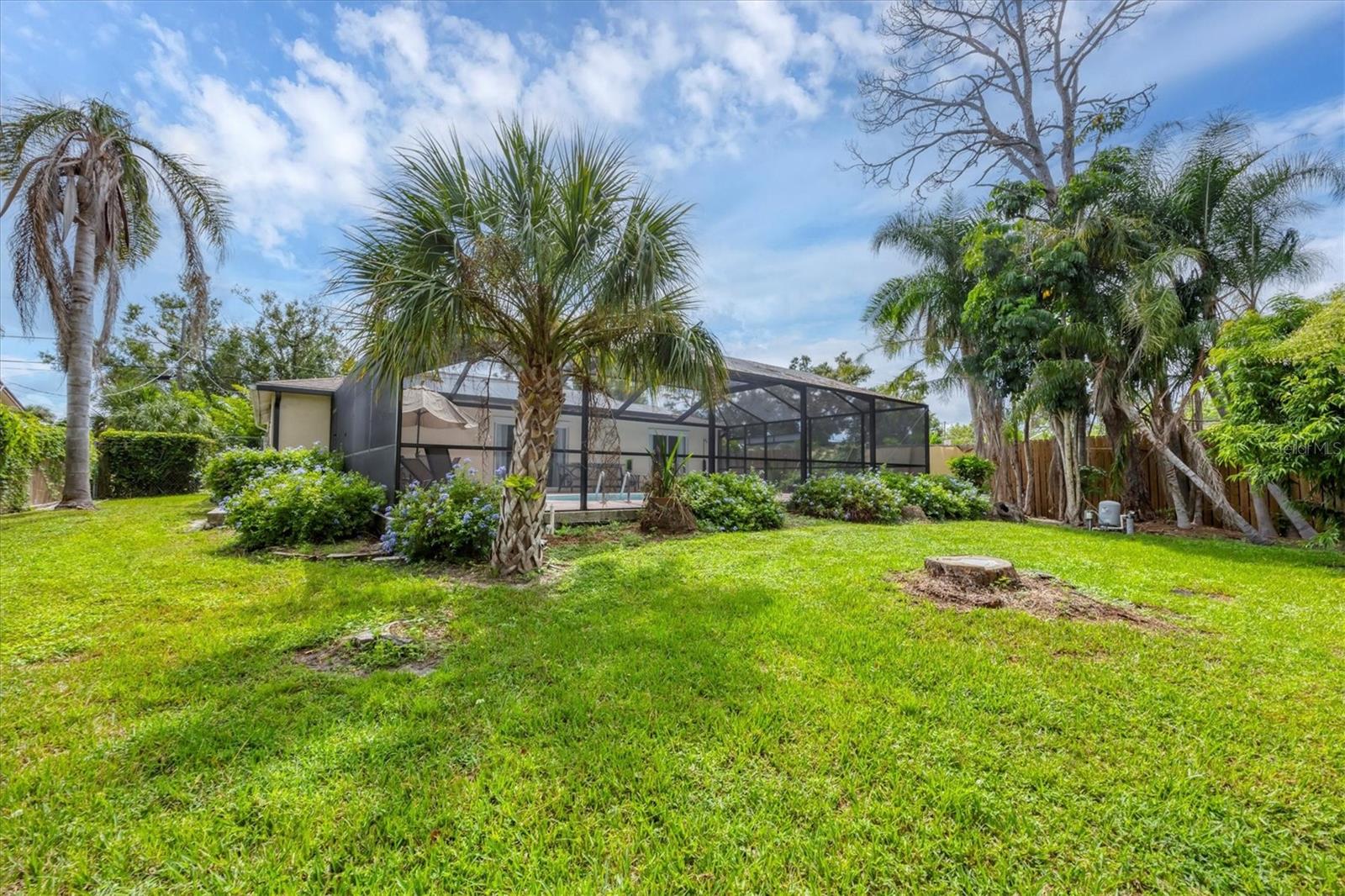 2445 Apache St Property Photo 32