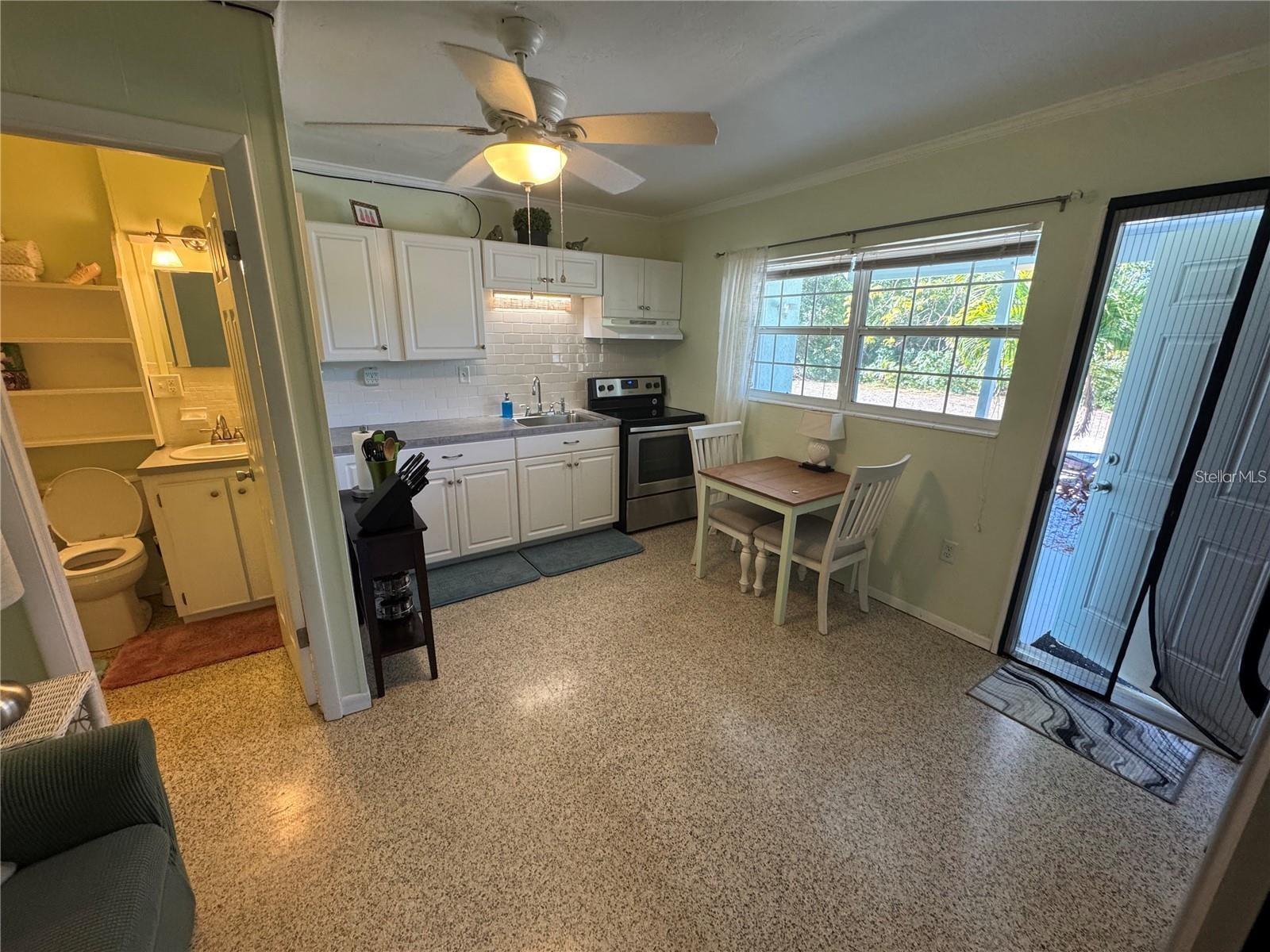 104 Base Ave W #c Property Photo 4