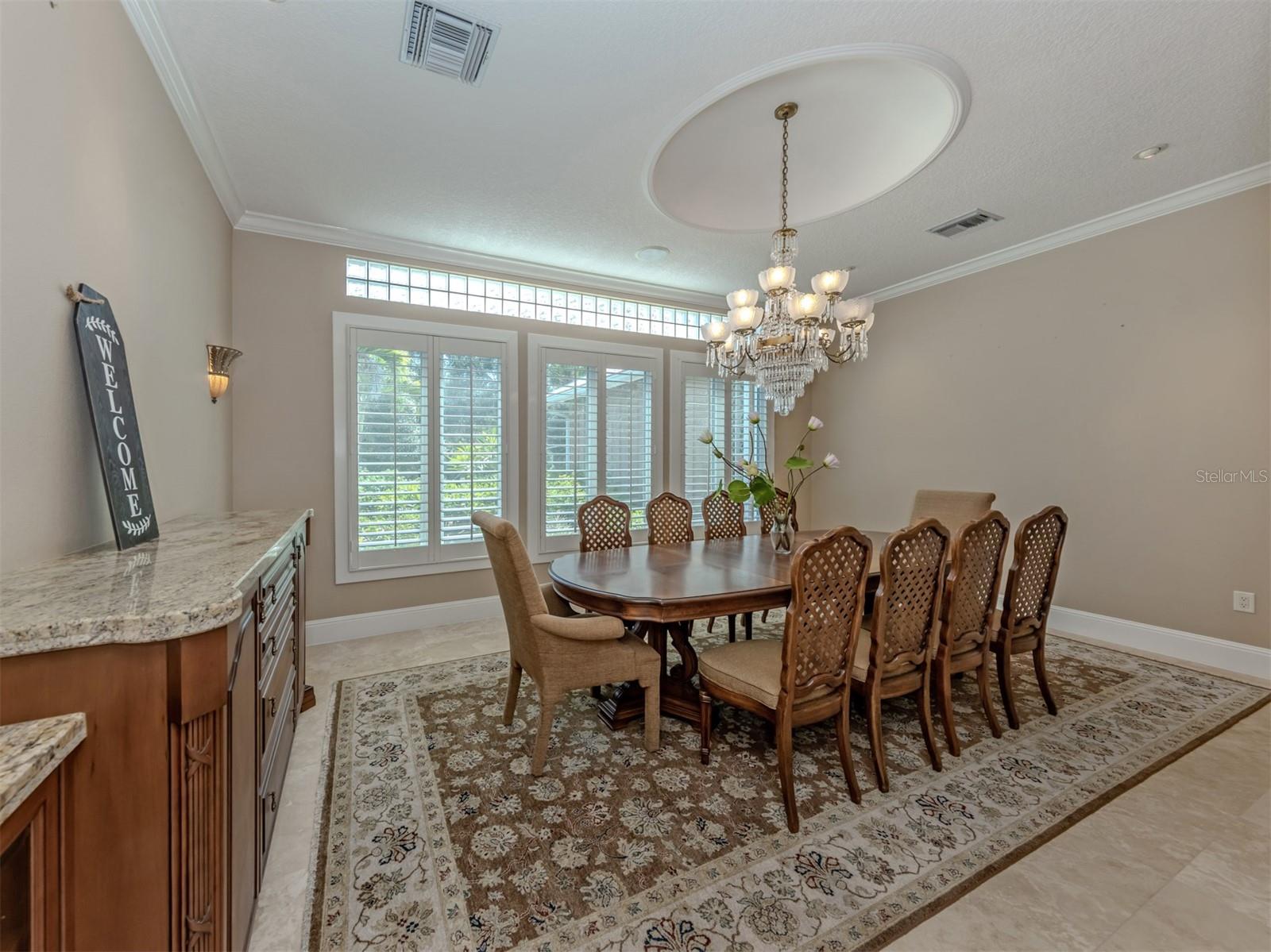 630 N River Rd Property Photo 12