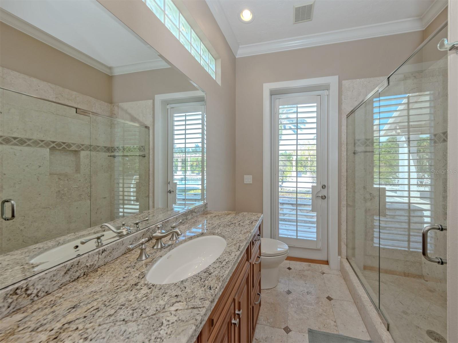 630 N River Rd Property Photo 25