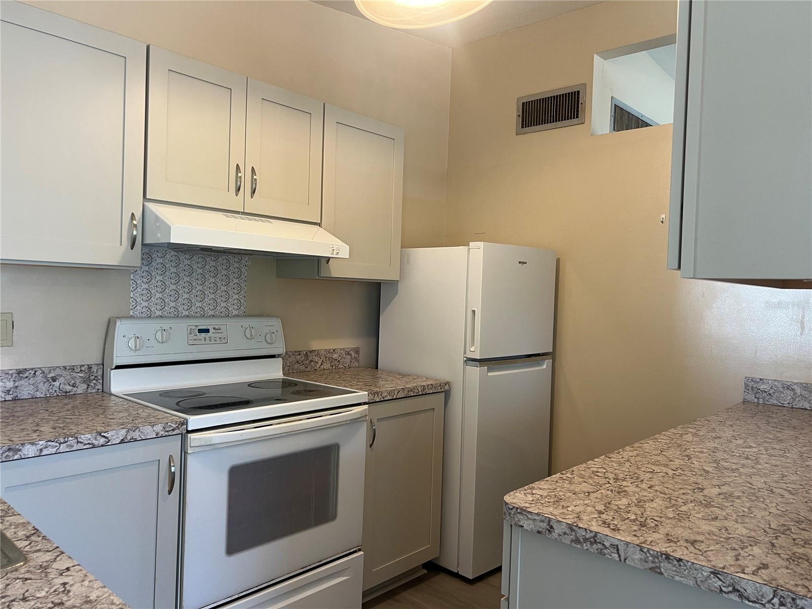 321 Alba St E Property Photo 5