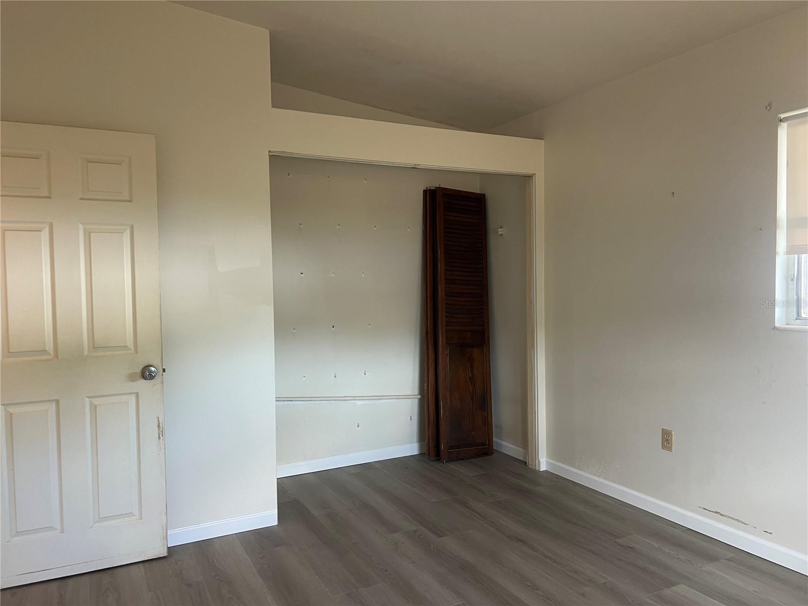 321 Alba St E Property Photo 16