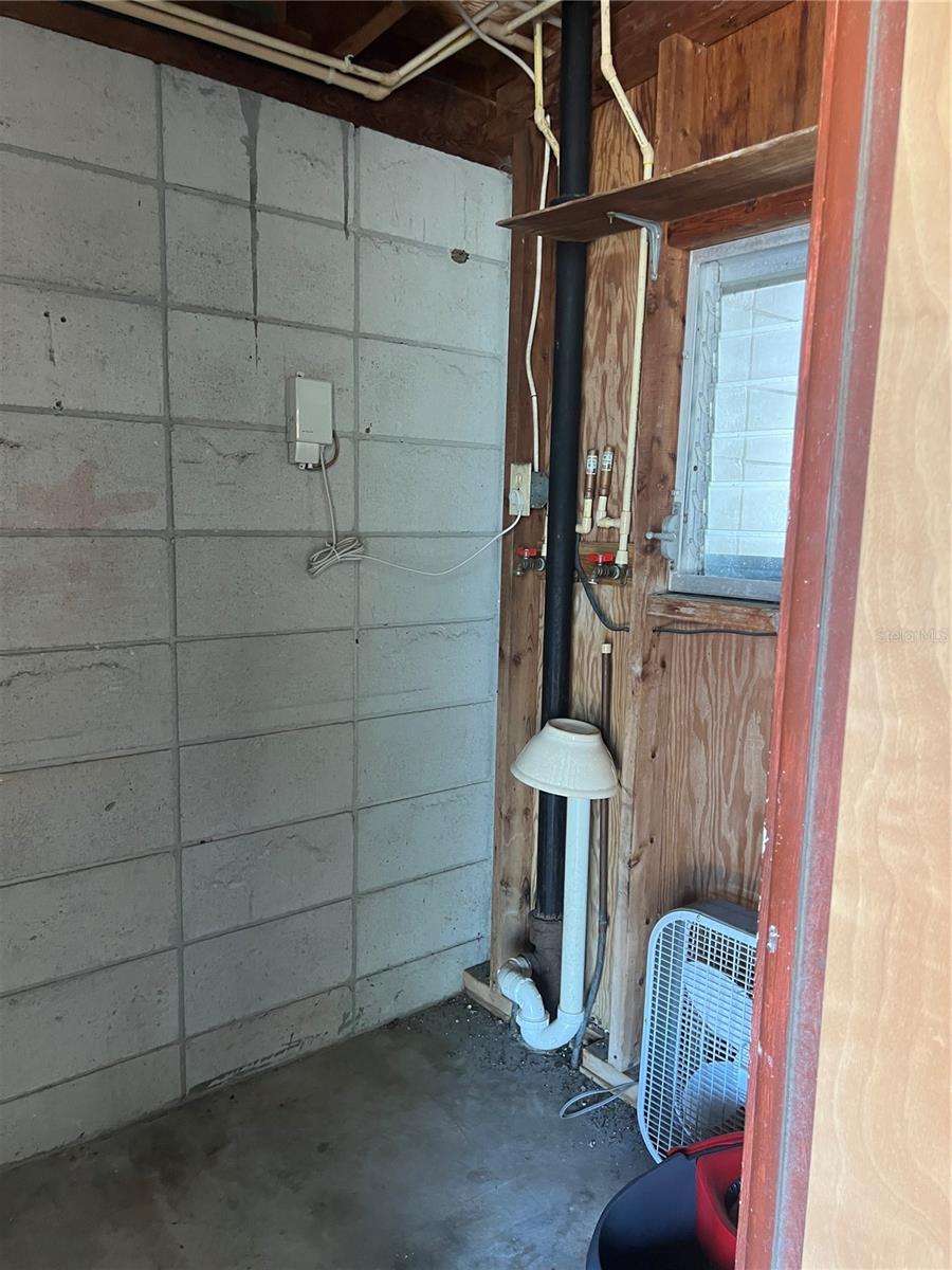 321 Alba St E Property Photo 24