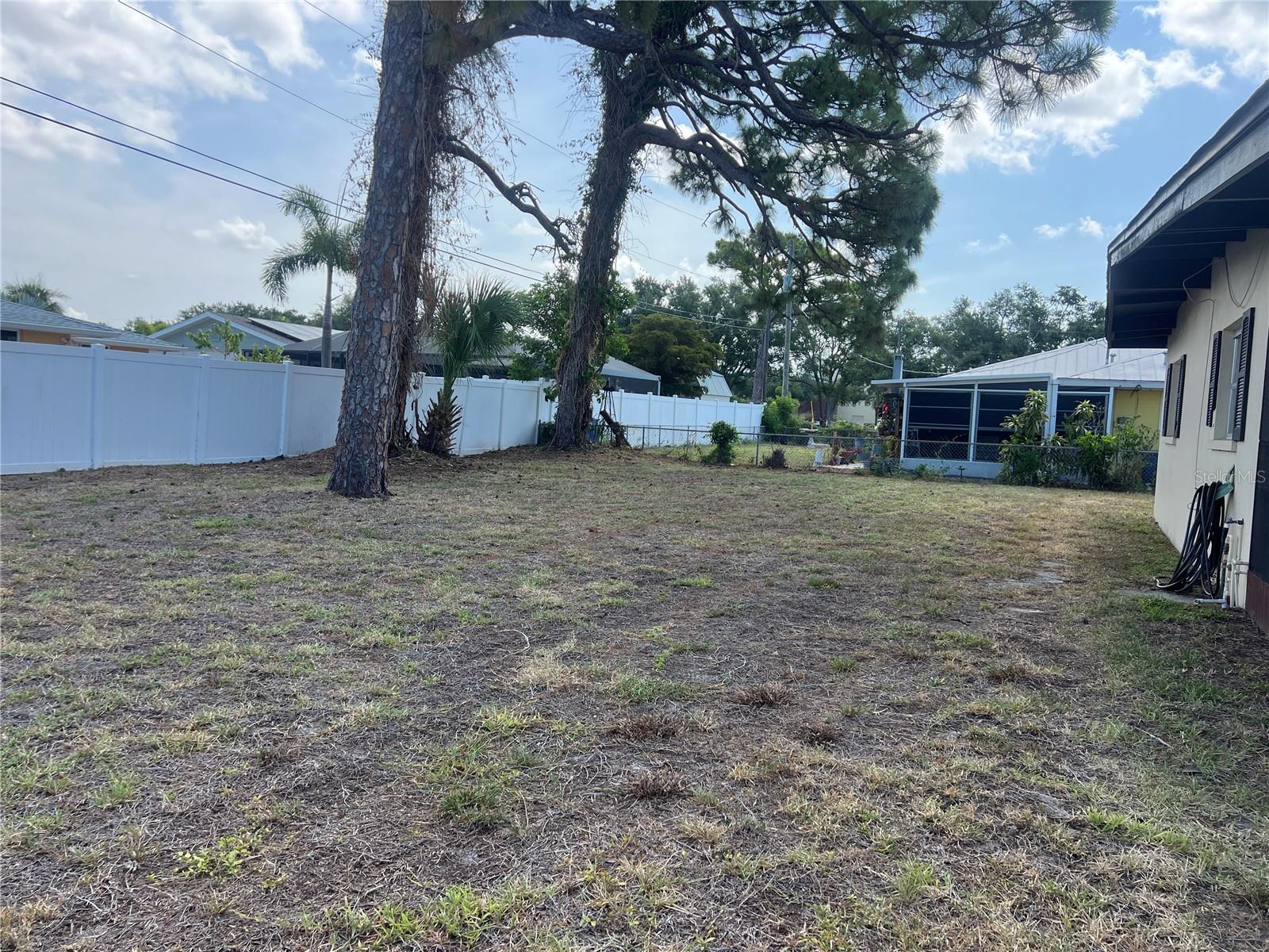 321 Alba St E Property Photo 29