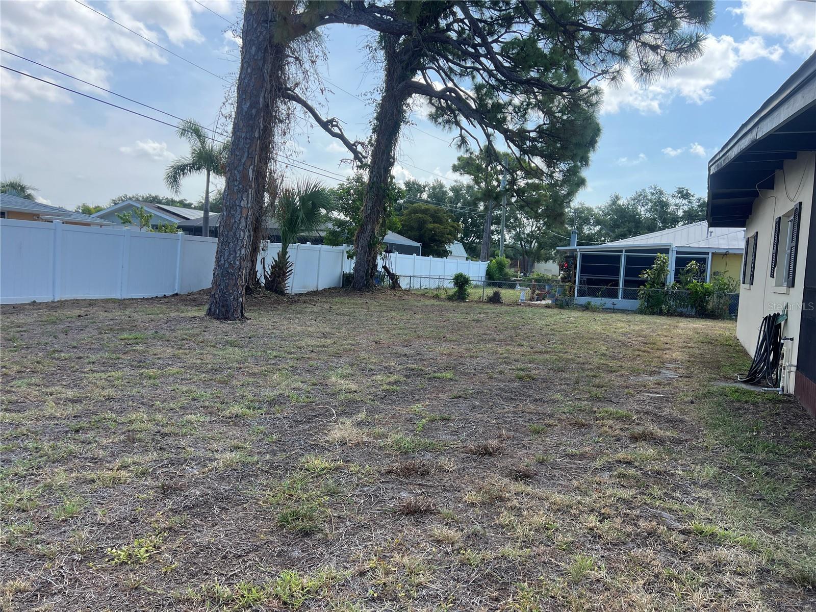 321 Alba St E Property Photo 31