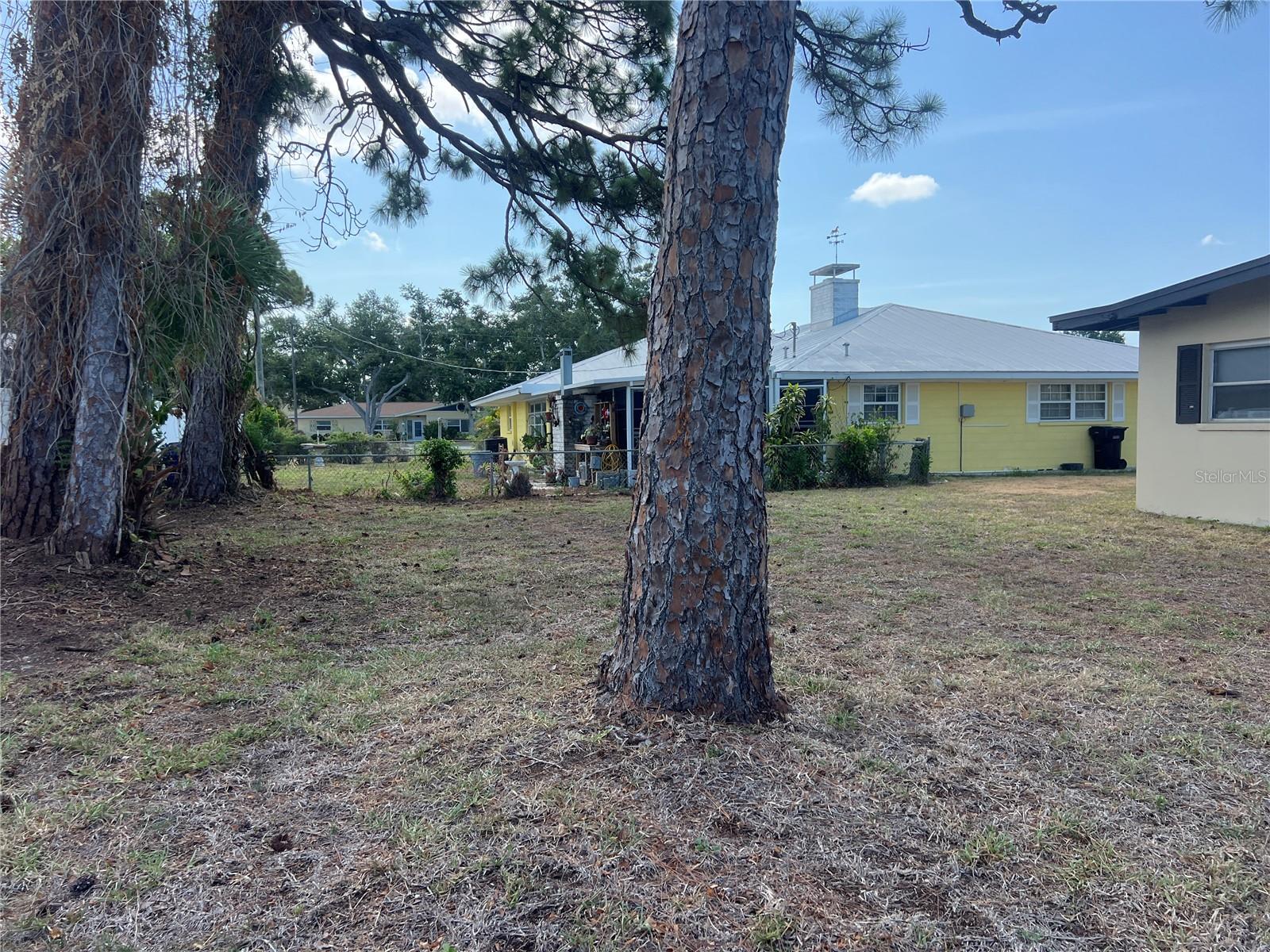 321 Alba St E Property Photo 33