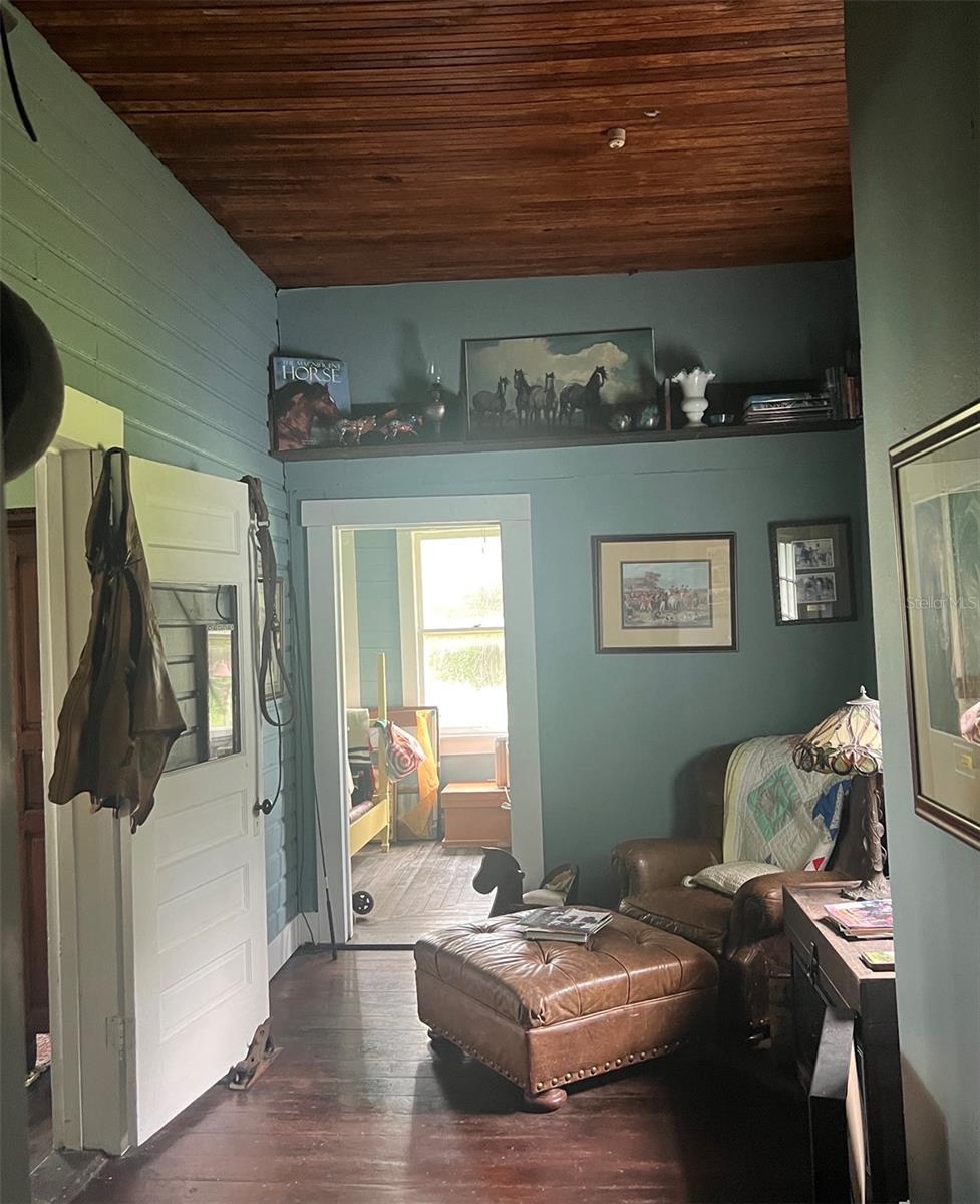 523 N Lee Ave Property Photo 11