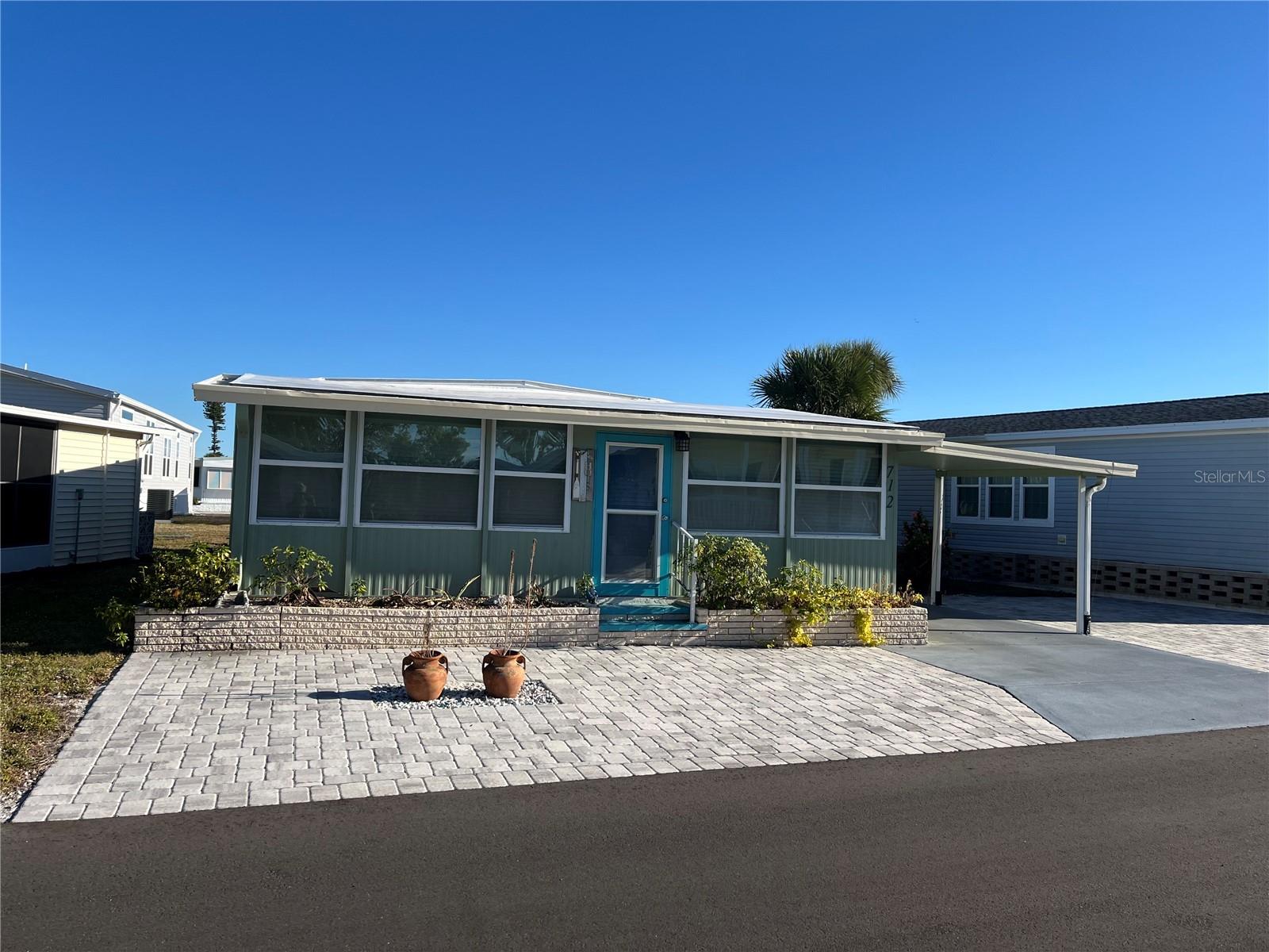 712 Roma Rd Property Photo 1